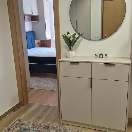- Elegant 2br & 2ba *